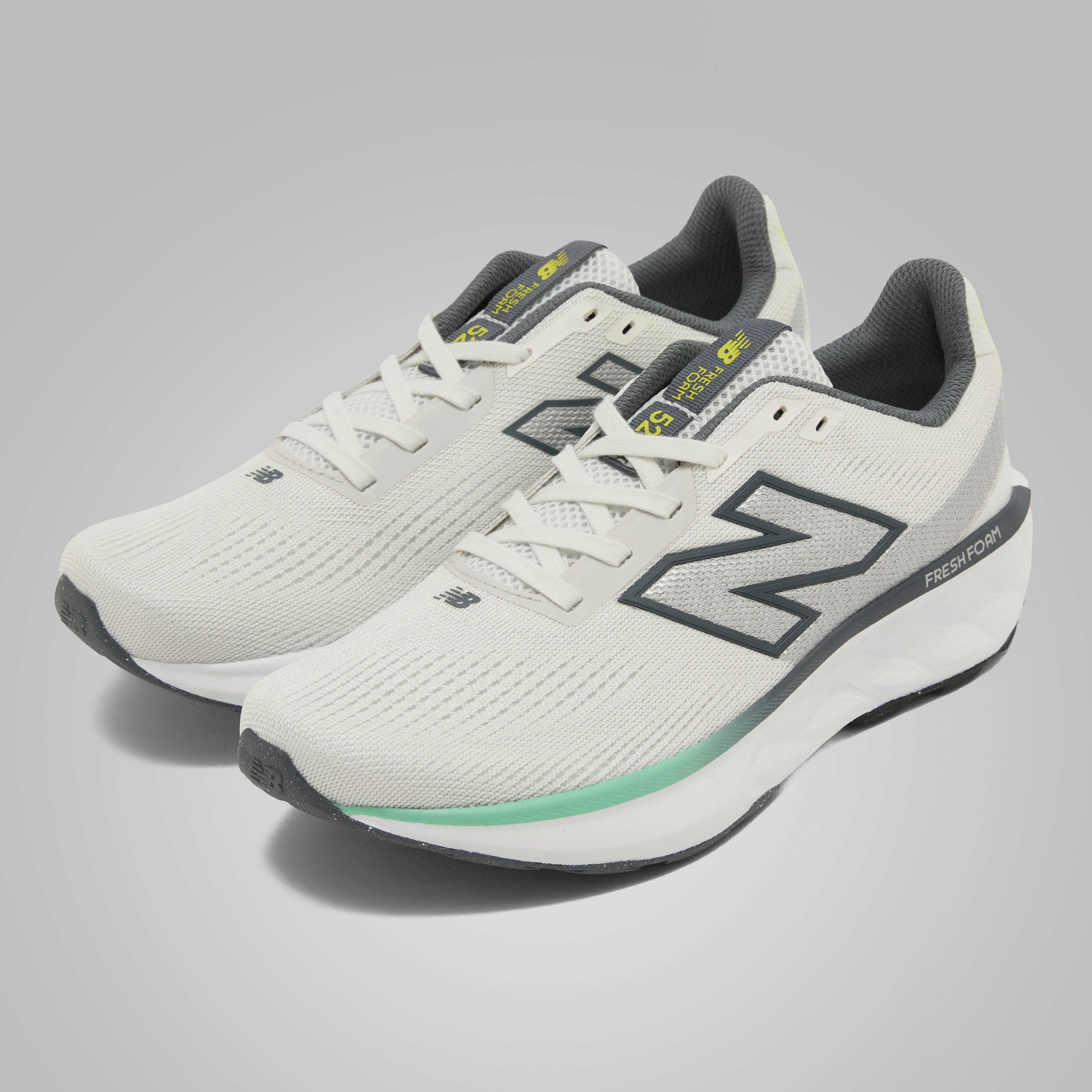 Women's Fresh Foam 520 V9 Running Shoes - Image 2