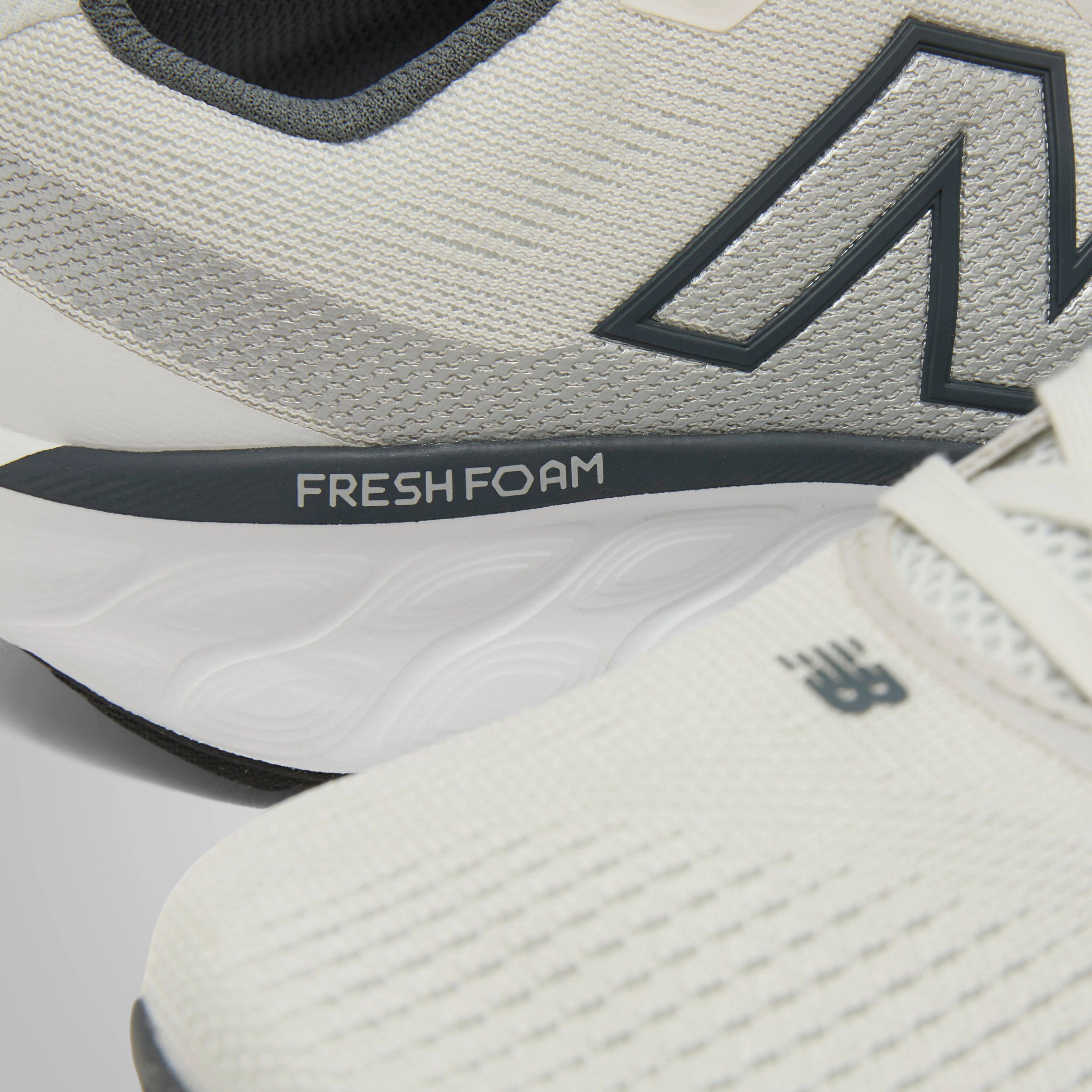 Women's Fresh Foam 520 V9 Running Shoes - Image 5