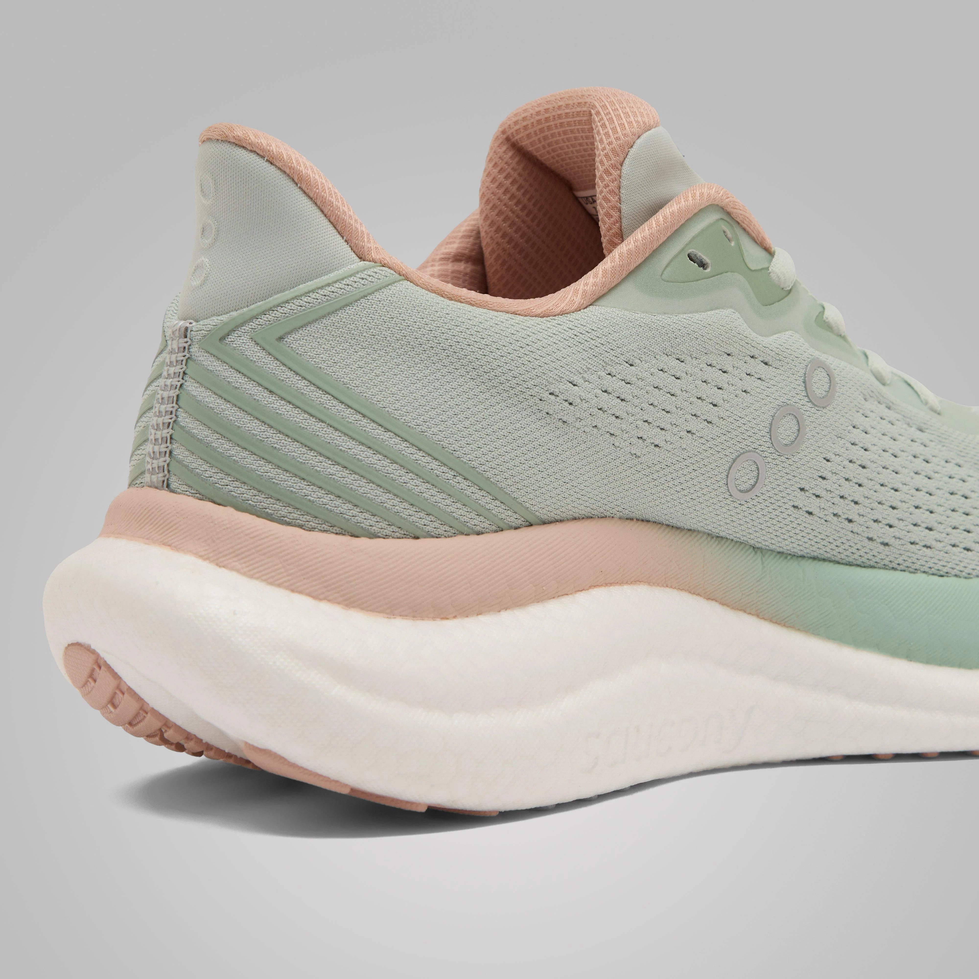Women’s Triumph 23 Running Shoe - Image 6